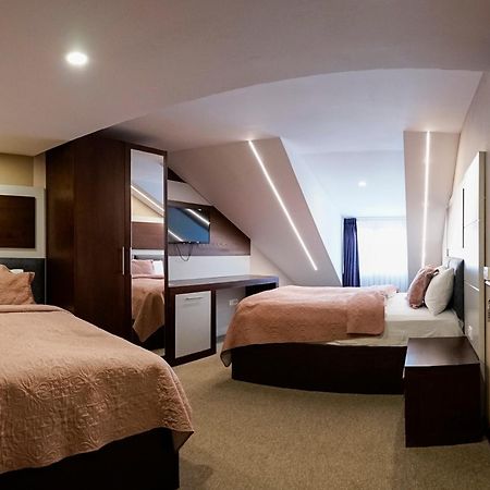 Hotel Prizreni 외부 사진