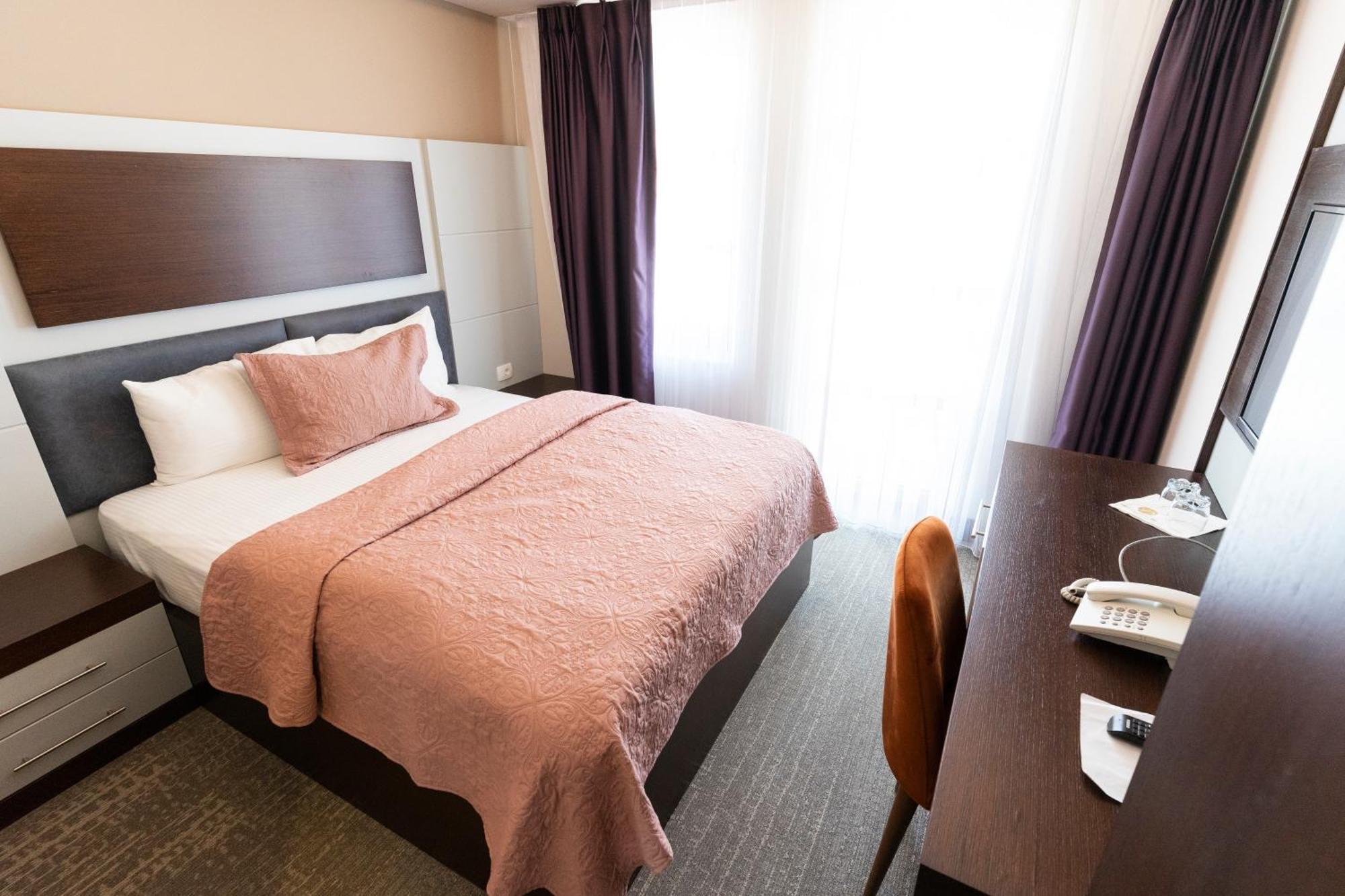 Hotel Prizreni 외부 사진