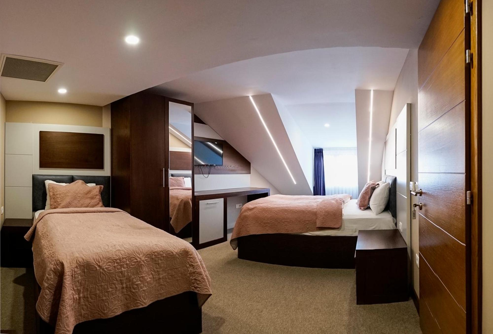 Hotel Prizreni 외부 사진