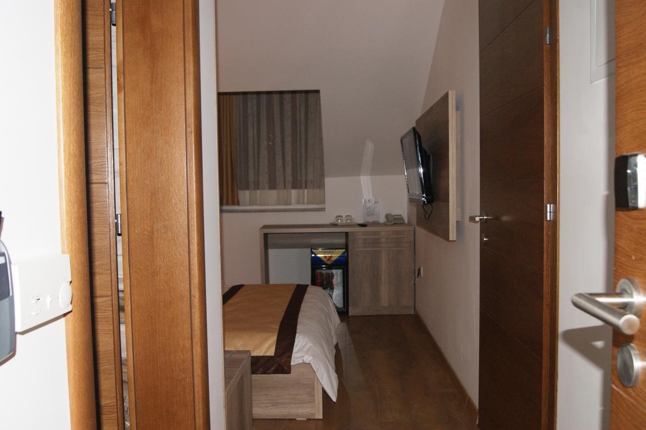 Hotel Prizreni 외부 사진