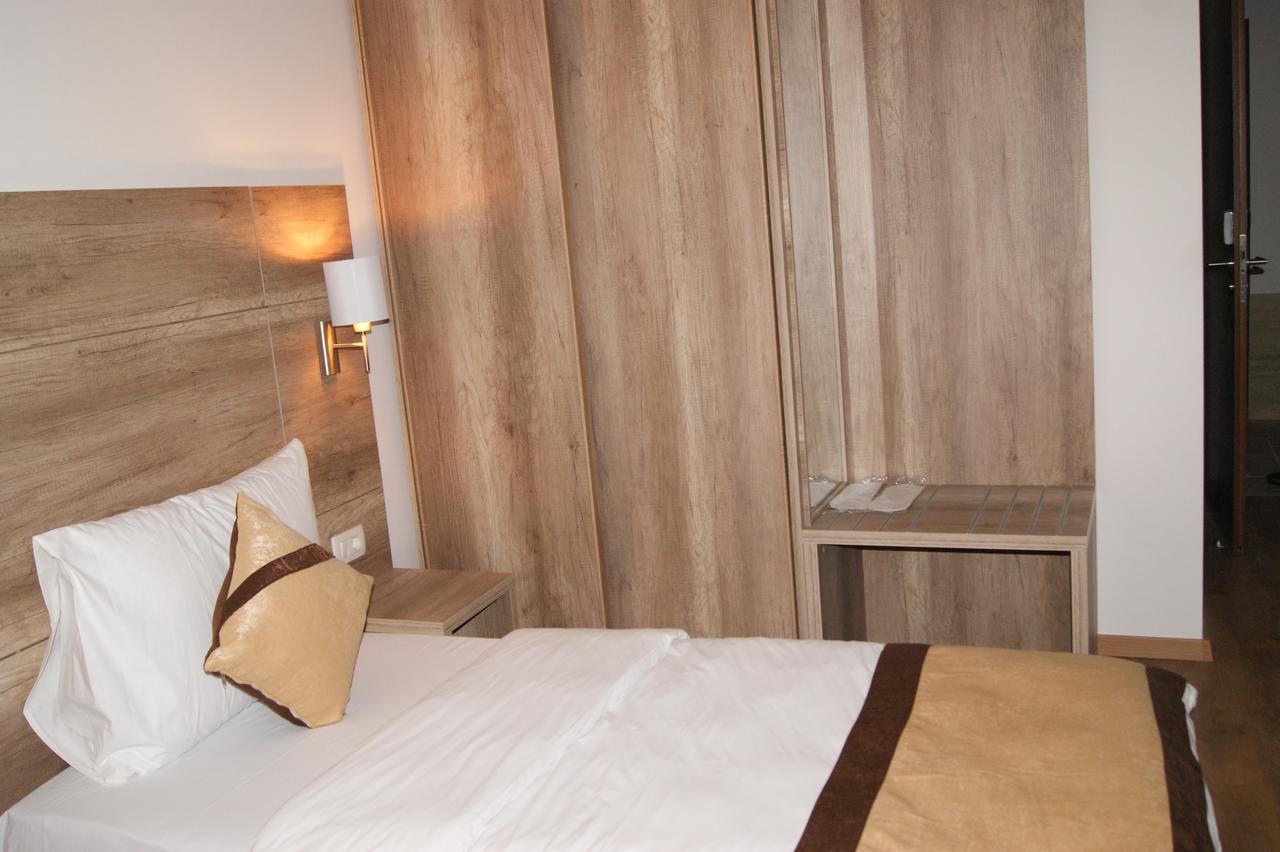 Hotel Prizreni 외부 사진