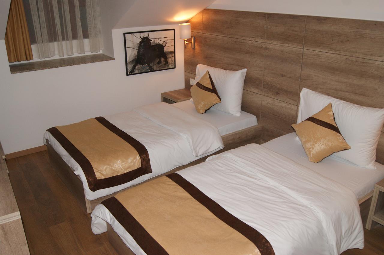 Hotel Prizreni 외부 사진